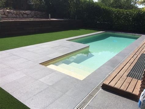 Diseño de piscina minimalista: ¡Crea un oasis moderno en tu hogar!